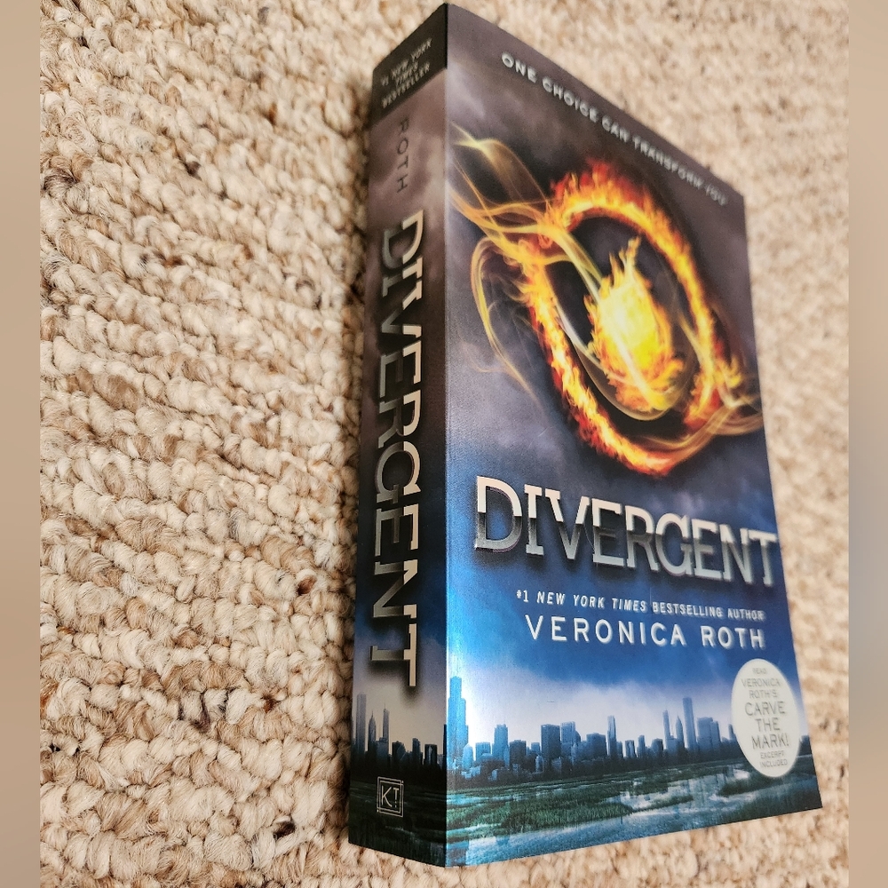 Divergent Paperback - Picture 5 of 5